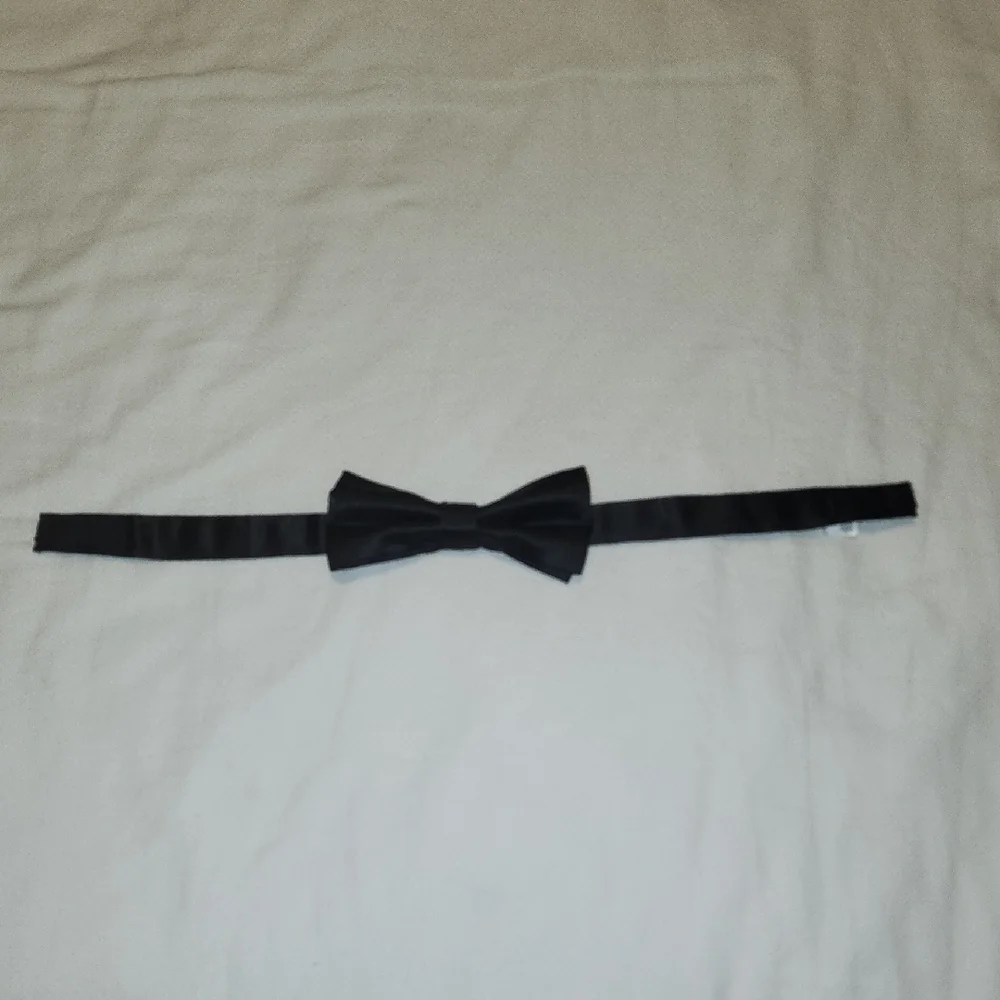 Black Bow Tie (Velcro)